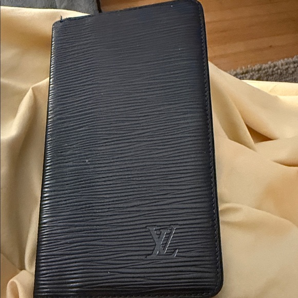 Louis Vuitton Textured Black Wallet - Picture 2 of 13